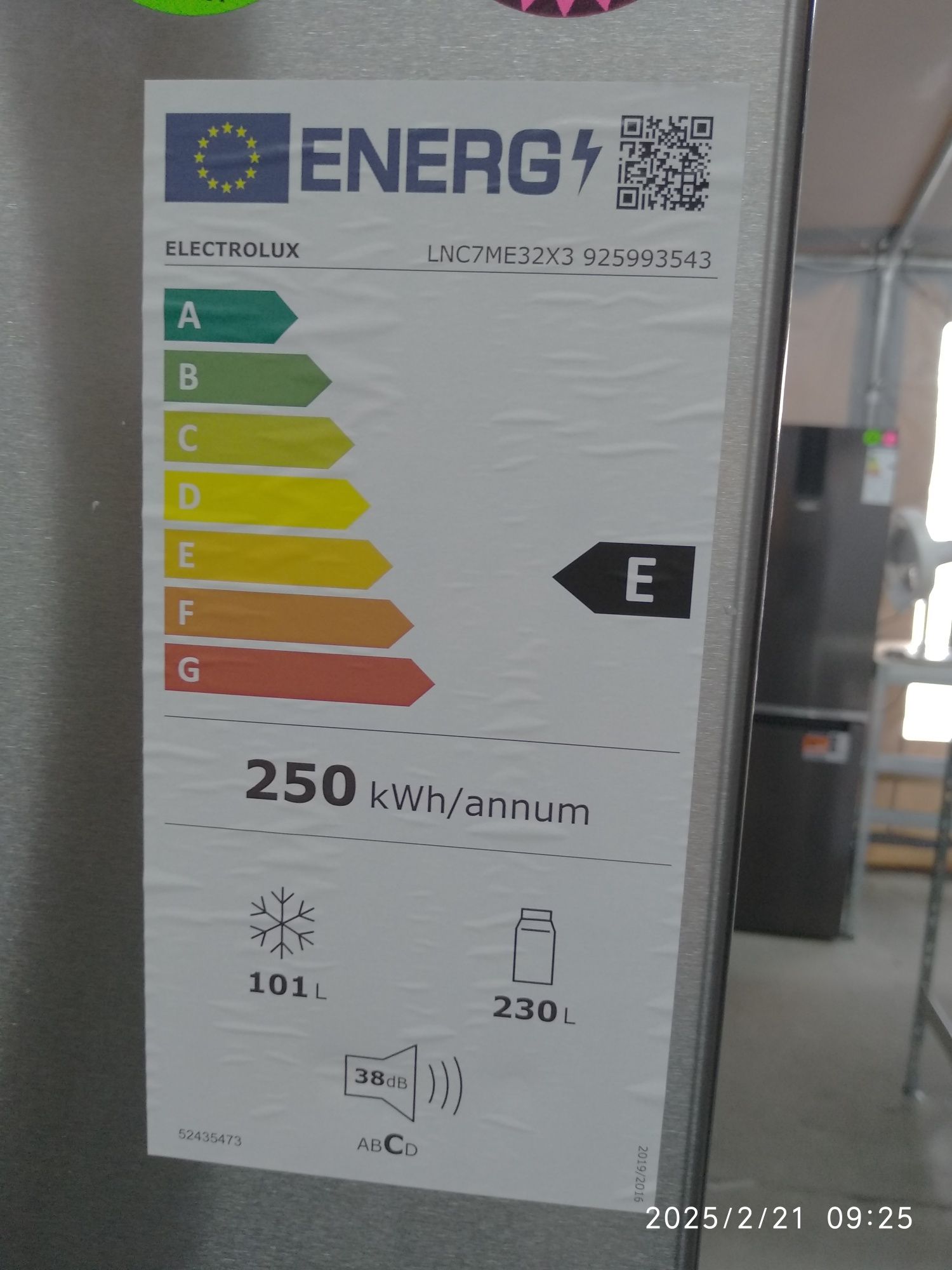 OUTLET Janki ul Wspólna 6 Lodówka ELECTROLUX LNC7ME32X3
