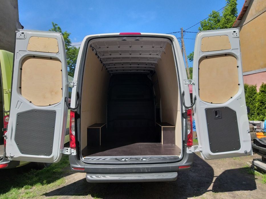 Zabudowy busów wszystkich marek i modeli. Montaż u klienta!