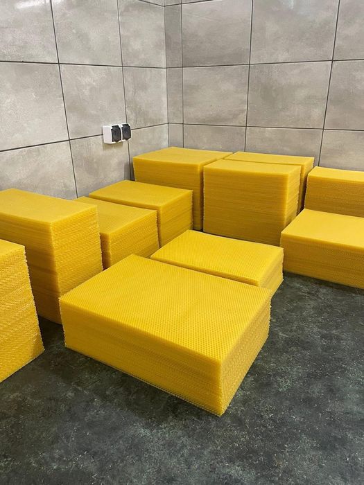 Przerób wosku na węze, wosk pszczeli, pszczoły