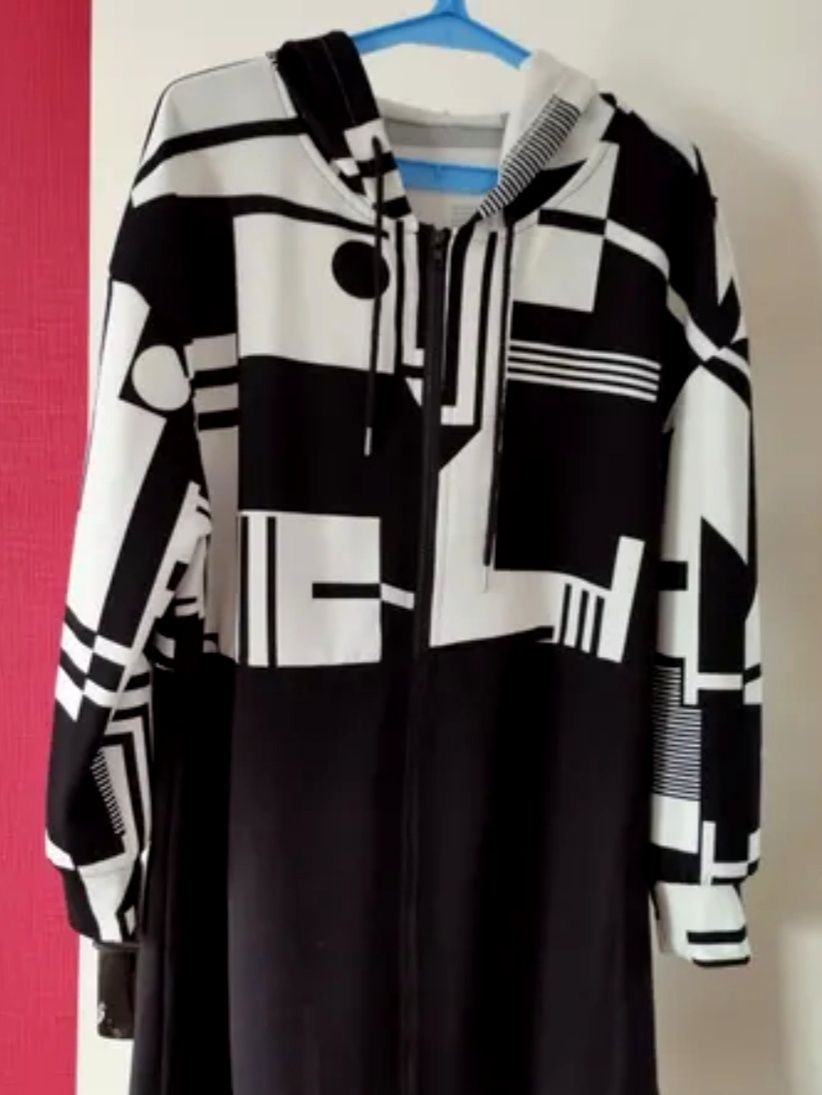 Długa bluza Viralowa, szykowna czarno-biała 1XL, elastyczna Italia.