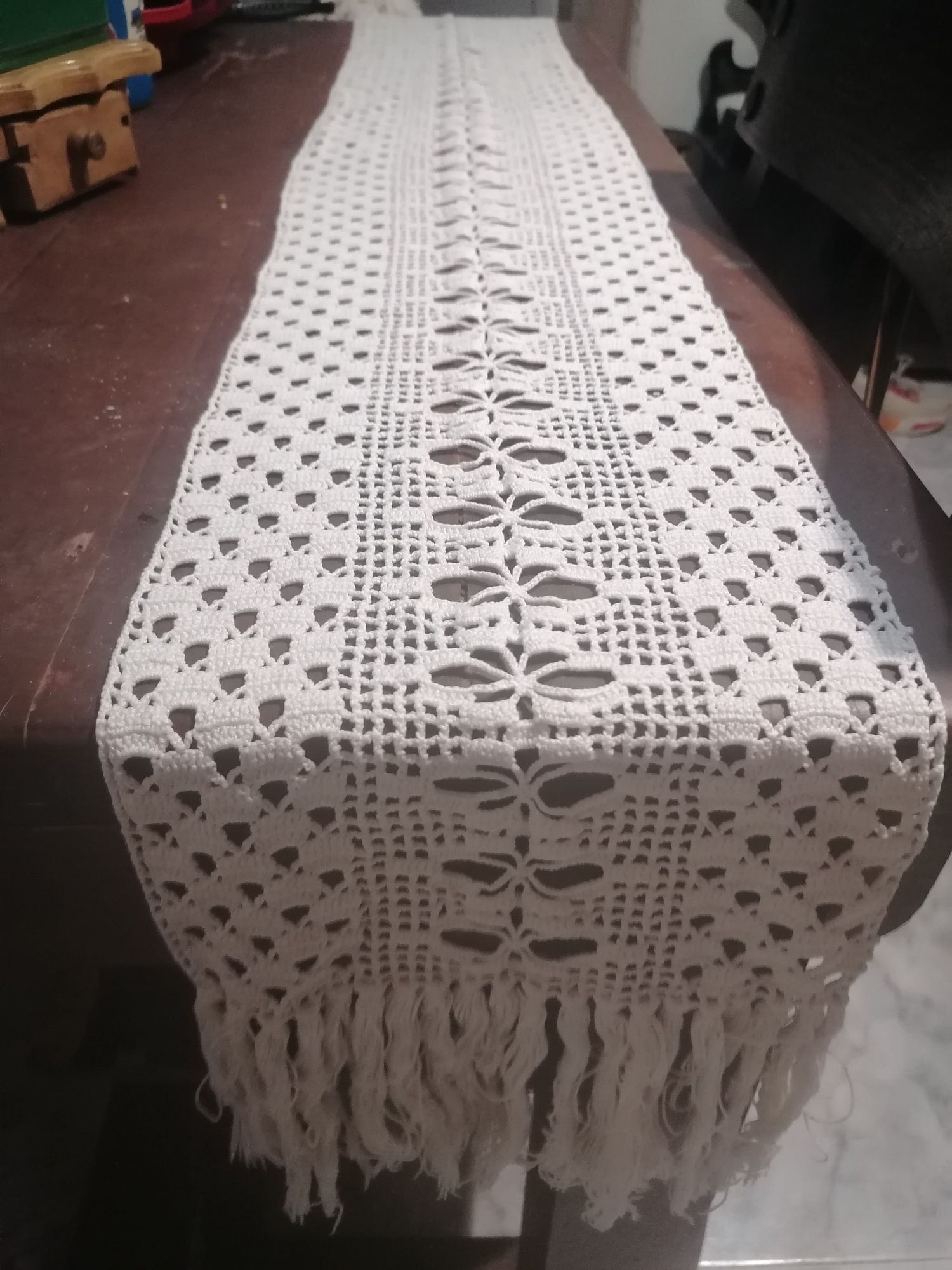 Conjunto de 3 naprons em renda feita á mão 

Dimensões:
2 naprons