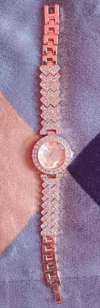 Relógio + pulseira em rosa dourado e brilhantes