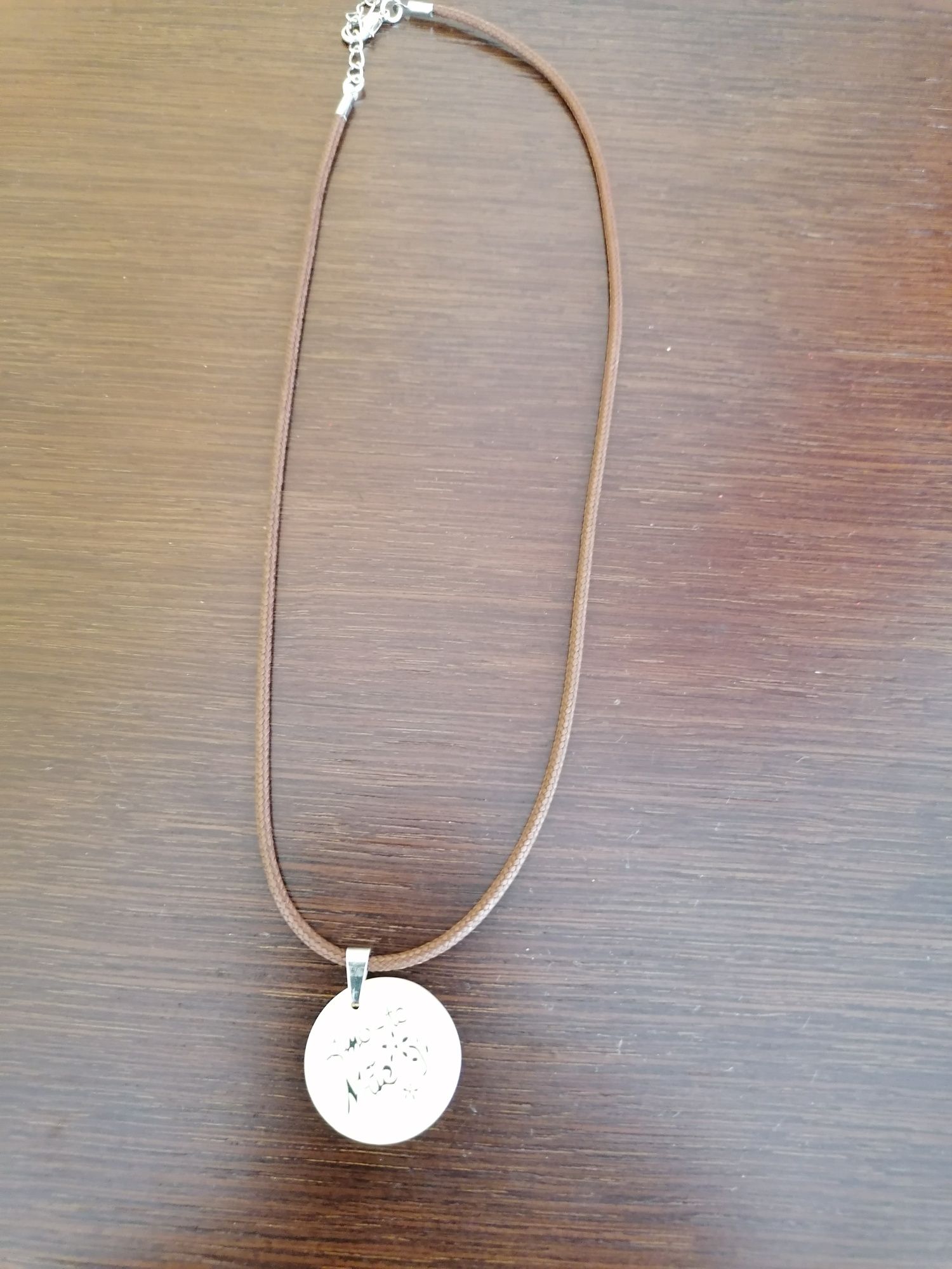 Fios com medalhaa de mãe, novo
