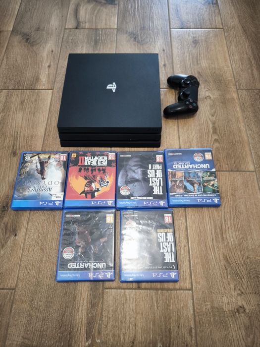 Konsola PlayStation 4 Pro po pełnym spa + Pad + kultowe gry