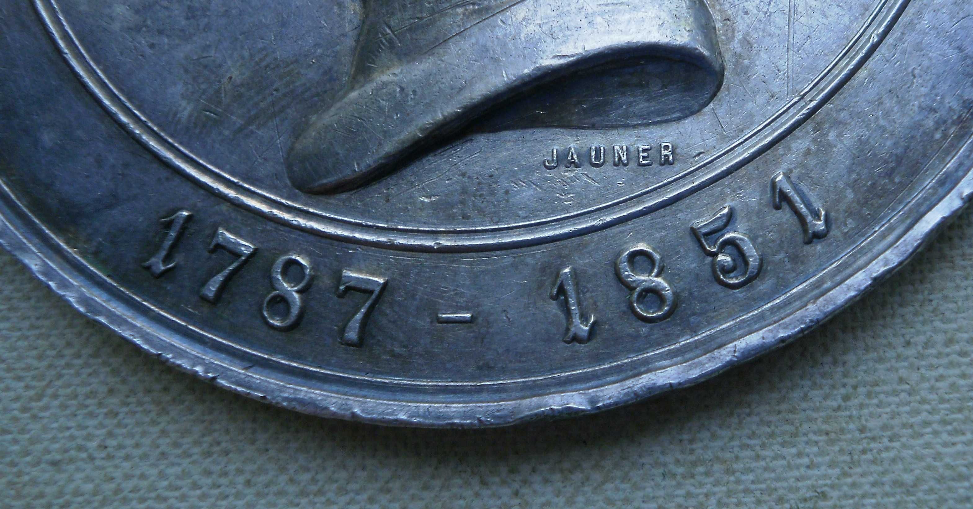 Настольная серебряная медаль Louis Jacques Daguerre