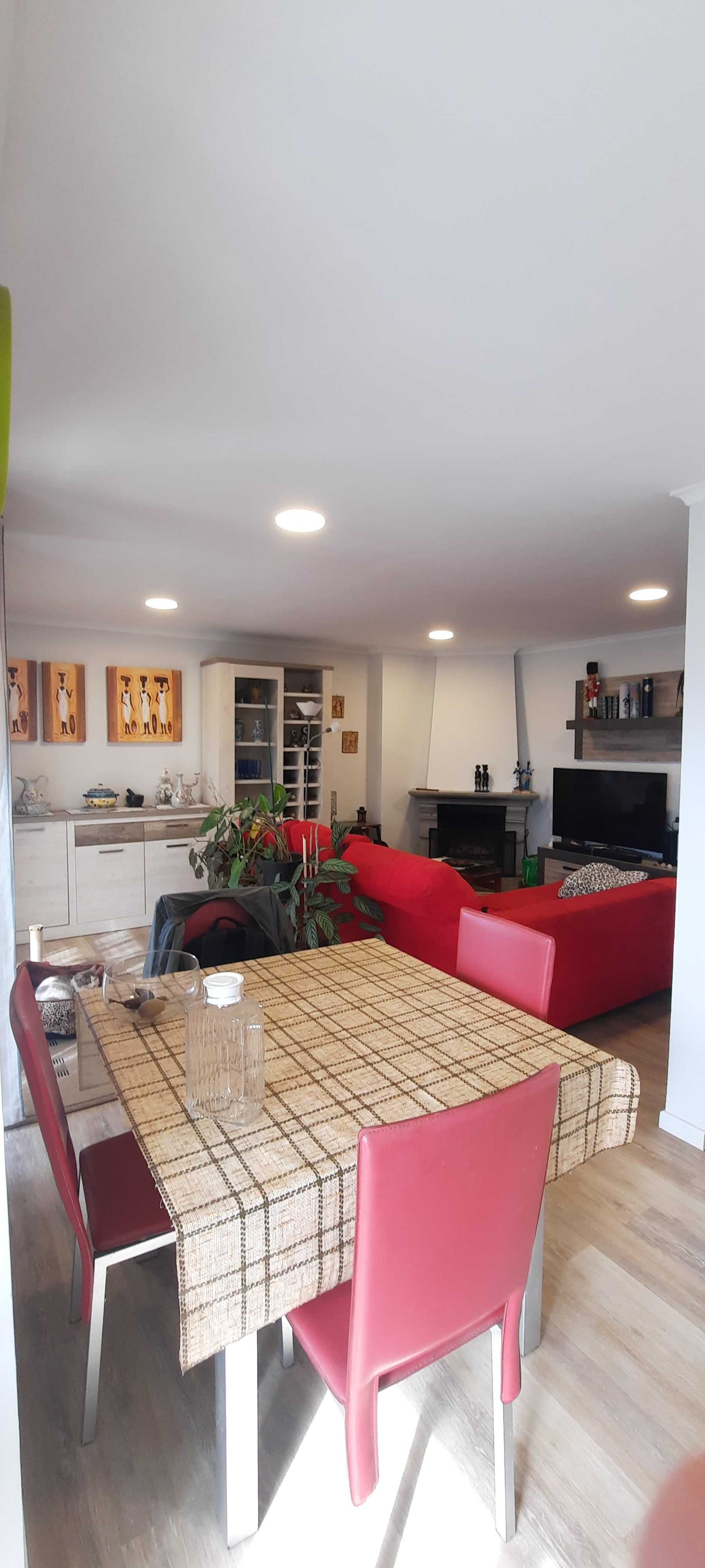Alugo T4 Duplex (sem móveis), com garagem (BOX) - Vila Nova de Gaia
