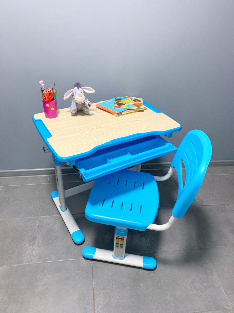 Детская, растущая парта и стул FunDesk; зростаючий столик і стільчик