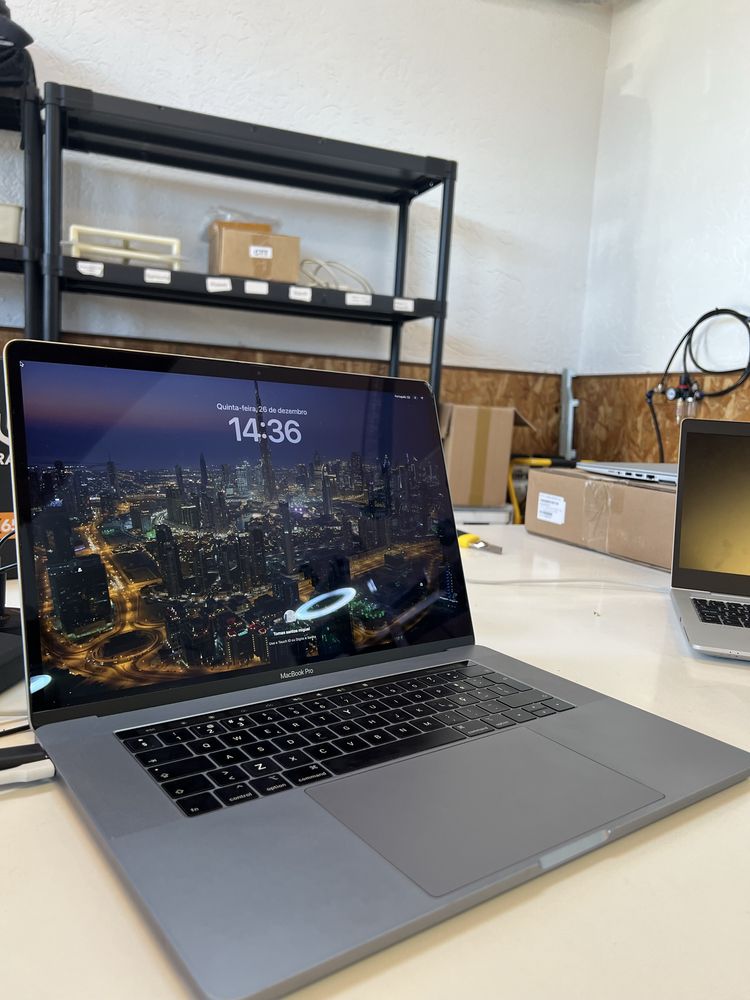 MacBook Pro 15” I7 16GB RAM