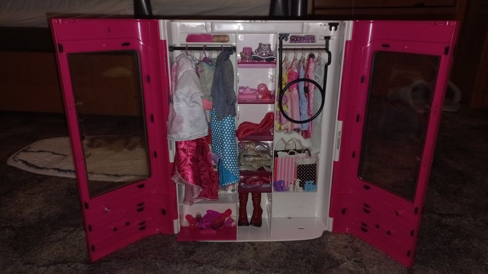 Шафа для барбі, лялькового одягу