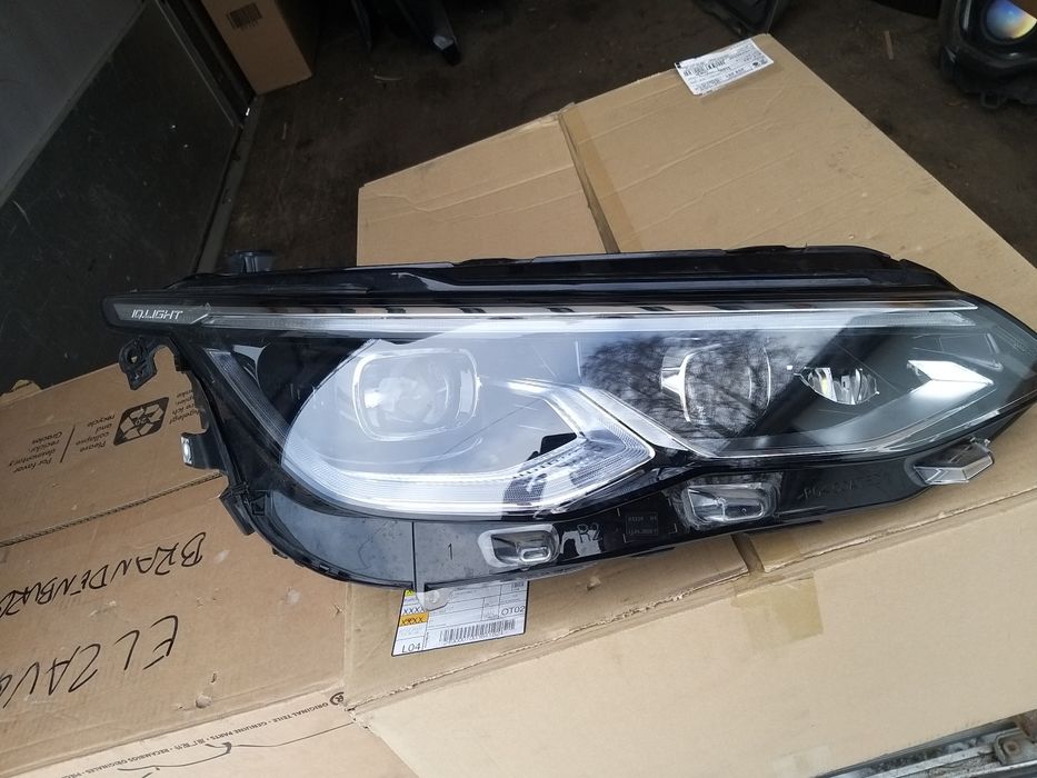 Lampa prawa VW Golf VIII stan bdb Idealna