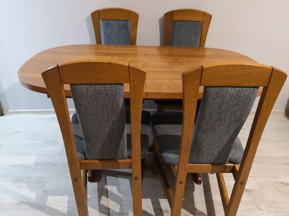 Stół drewniany rozkładany z 4 krzesłami