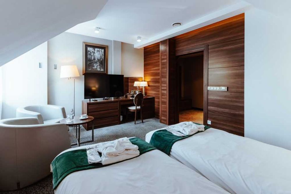 ŚWIĘTA  HOTEL 4* domki noclegi  pokoje KOLACJA kulig basen jacuzzi LAS