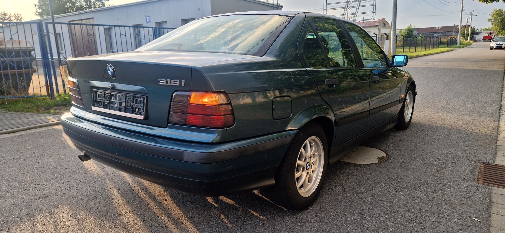 Sedan e36 mpakiet klima szpera InPro H&R jeden właściciel Niemcy