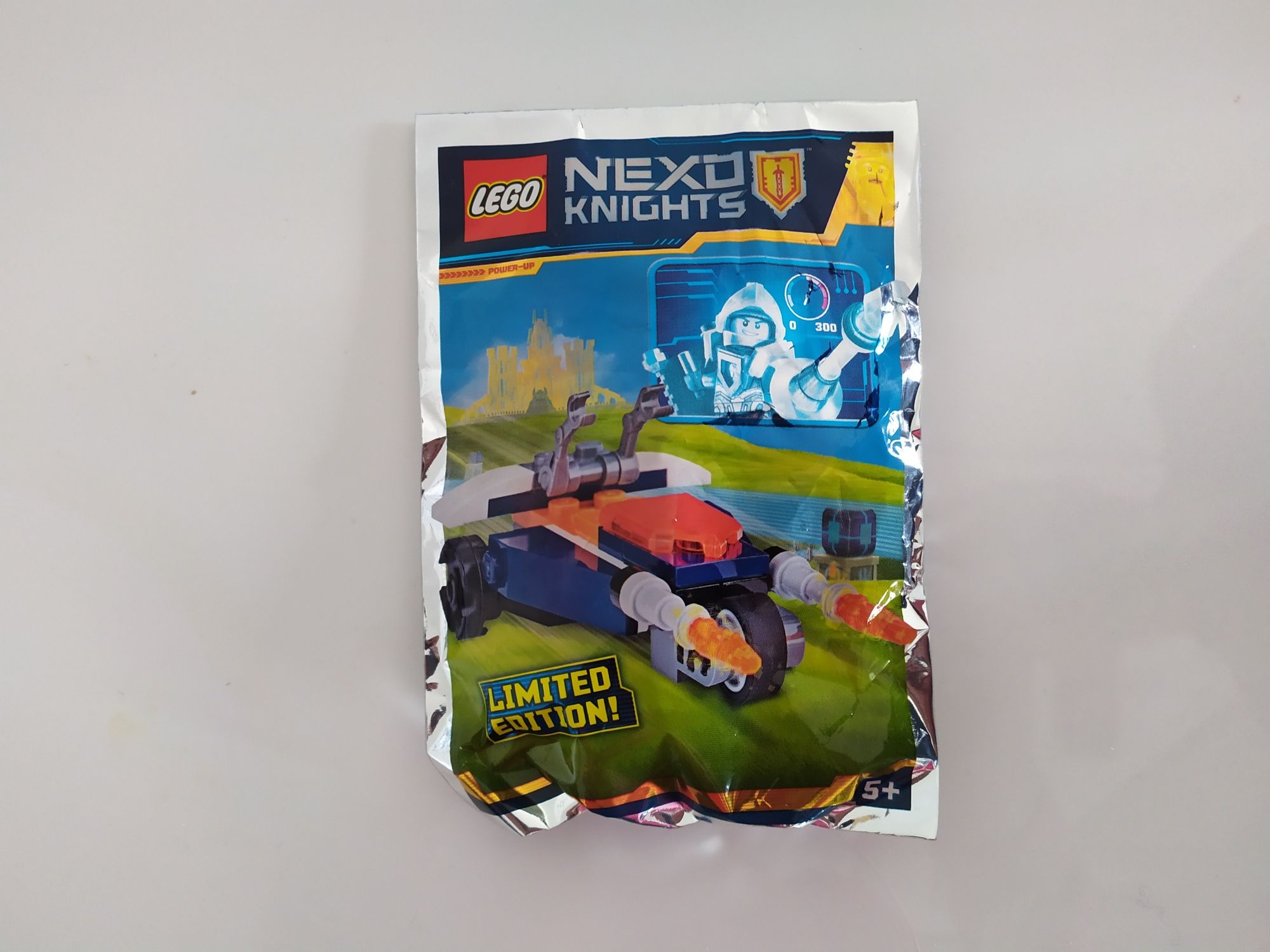 Figurka LEGO Nexo Night Limited Edition