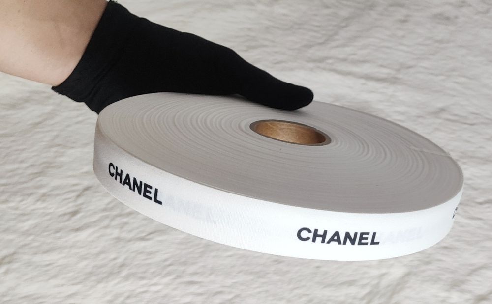 Fita branca Chanel