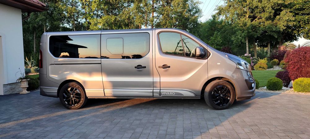 Wynajem wypożyczalnia bus 9 osobowy