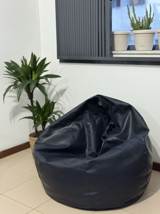 Puff de Esferovite Preto – Usado em Bom Estado