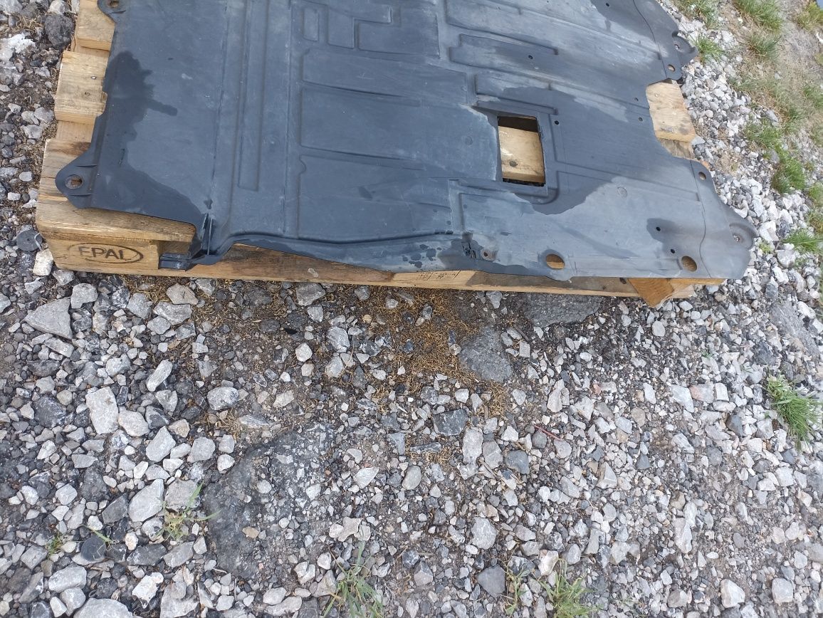 Osłona pod silnik Renault laguna 3 osłona oryginalna dobry stan