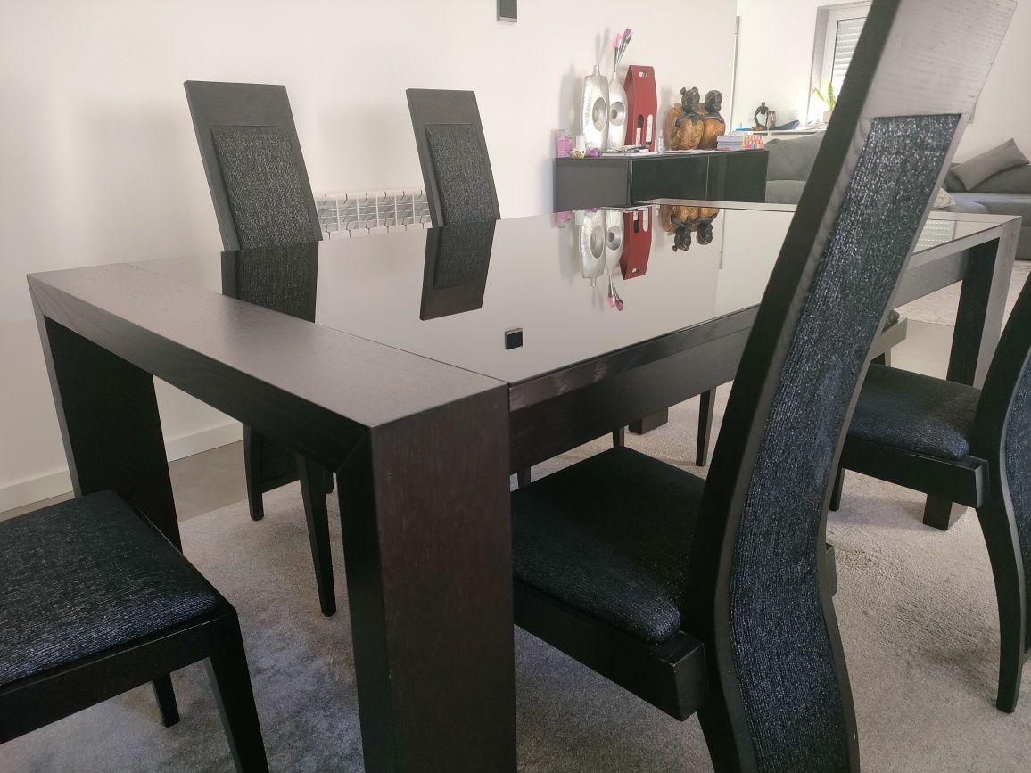 Mesa e 6 cadeiras