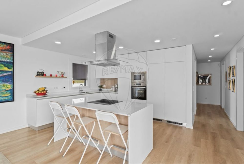 •	Quarto em Casa de Luxo com Piscina – a 15min da Ericeira