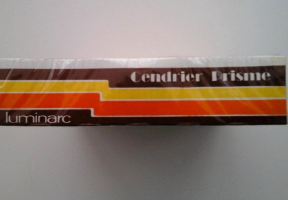 Cinzeiro em vidro trabalhado Luminarc, novo!