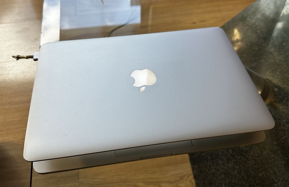 Macbook Pro - Core i5 SSD 250 GB, 8GB RAM - OS X 15.6 - Bateria Nova
