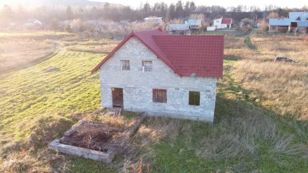 Недорого продається новозбудований будинок біля підніжжя Карпат...