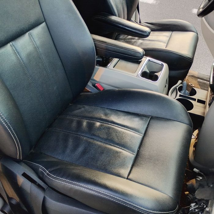 Chrysler Town & Country Fotele  kanapa wnętrze komplet