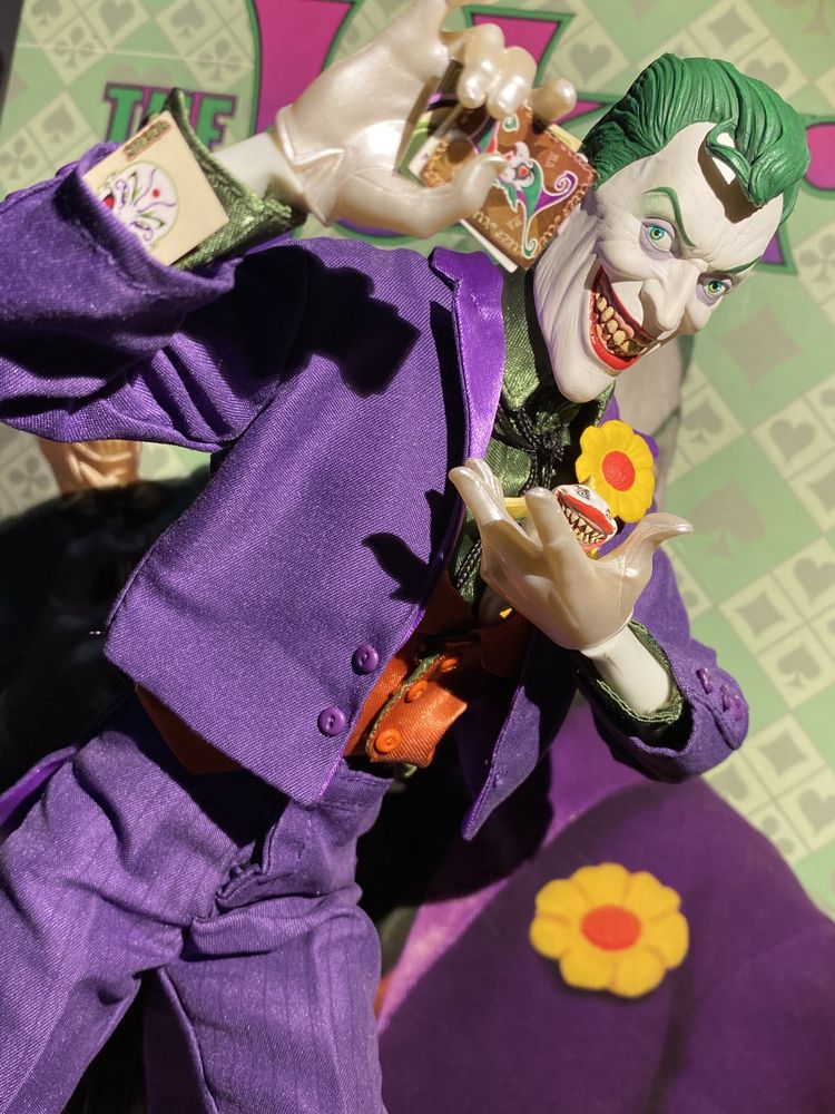 Classic Joker Sixth Scale Figure