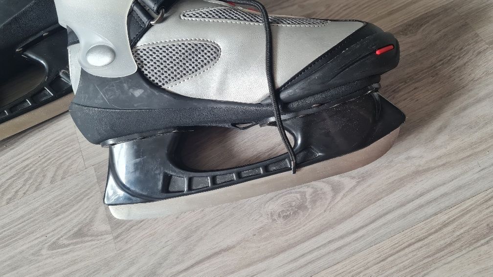 Продам коньки Roces