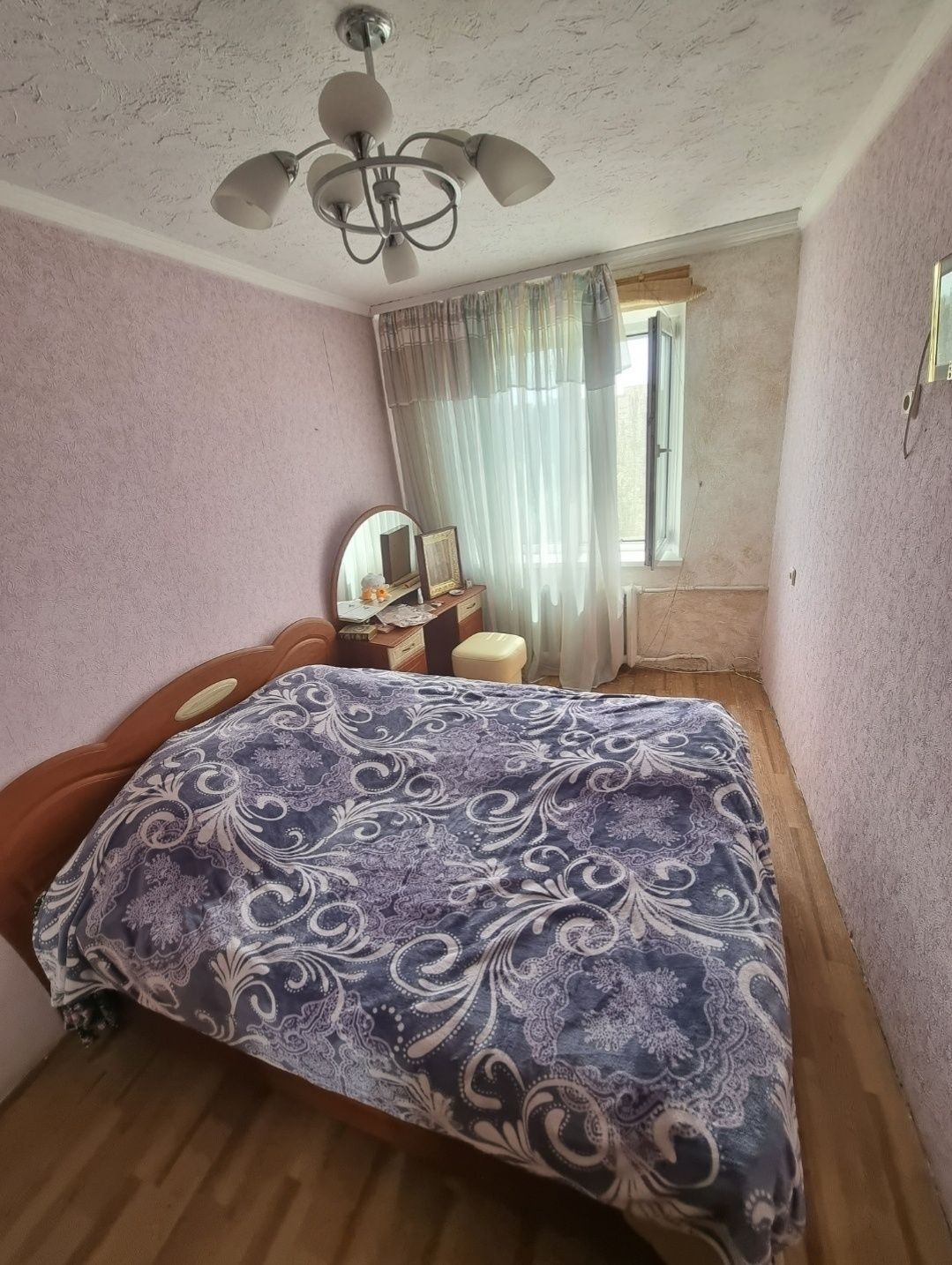 Продам отличную 2х на Коммунаре, дом возле набережной!