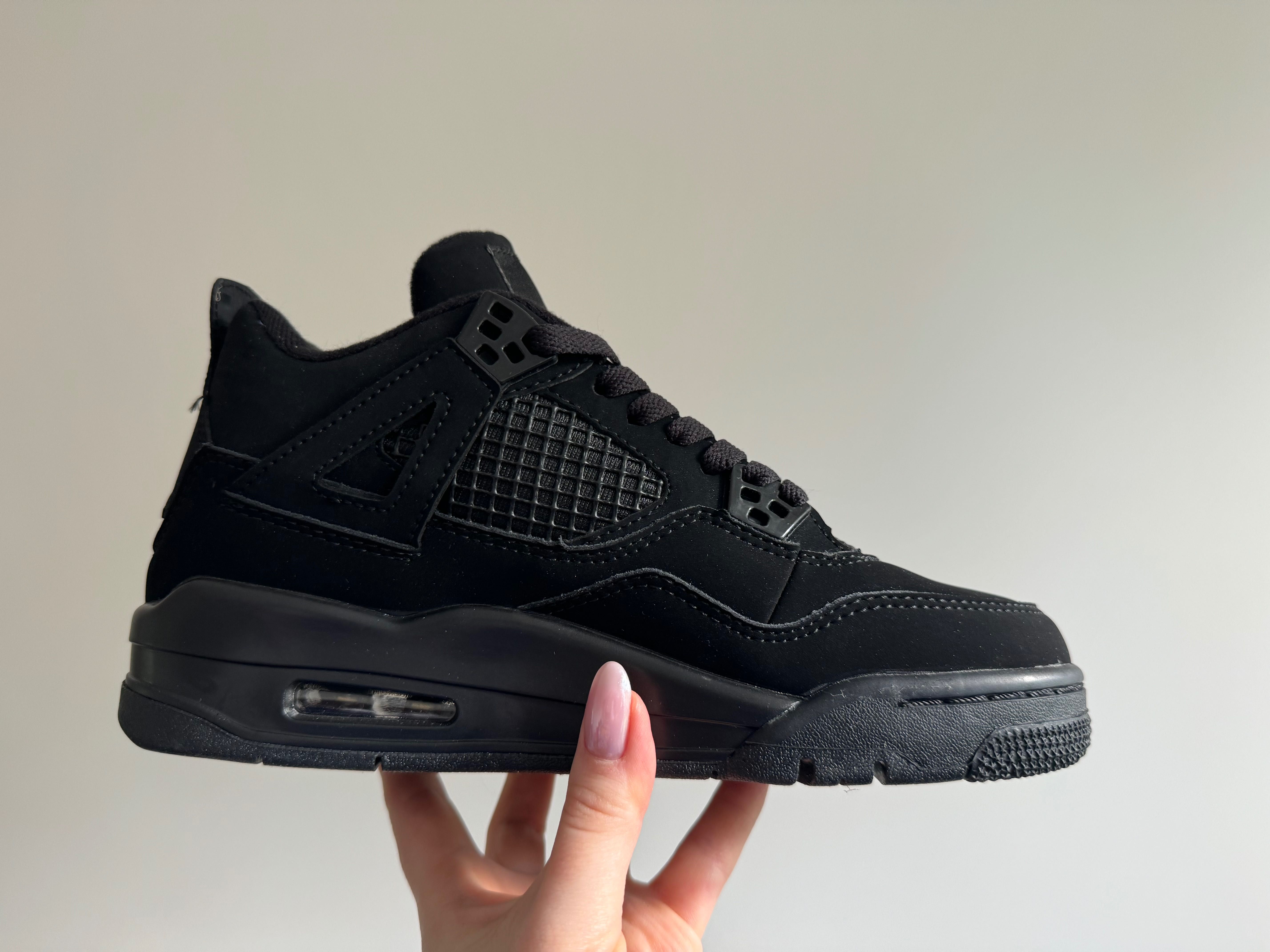 Buty Air Jordan 4 Retro "Black Cat" r. 37,5