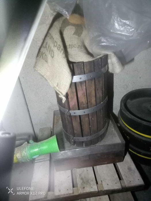 Pipas em inox com torneiras com prensa de vinho!