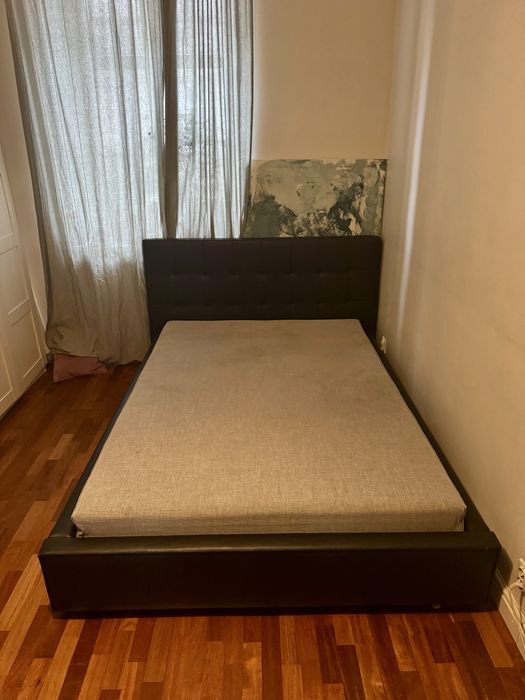 Łóżko 140x200 z tapicerowanym zagłówkiem - wygodne i eleganckie