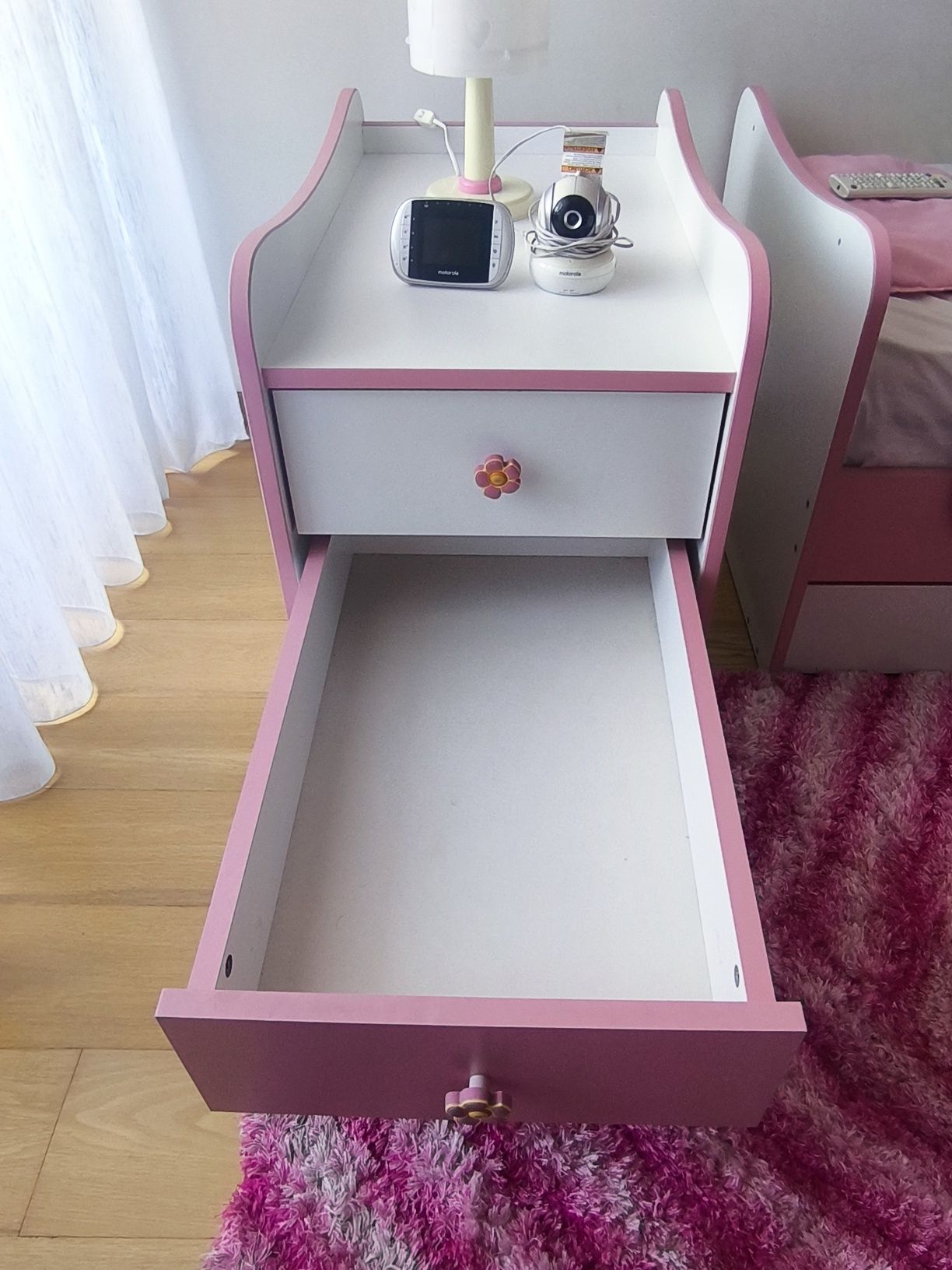 Quarto de menina rosa e branco