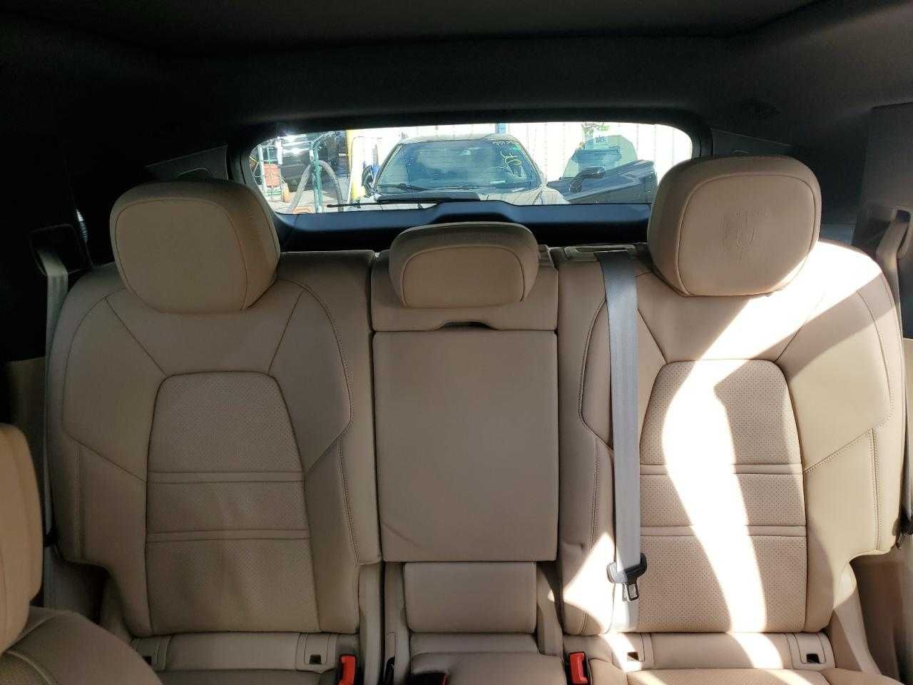 2023 Porsche Cayenne Base