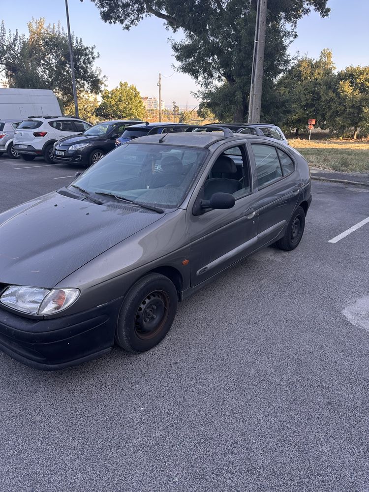 Renault Megane 1.4 – 1996 – Cinzento