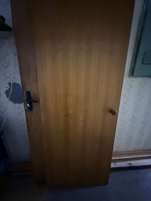 Продам вхідні двері деревʼяні 2000 грн за 2 шт