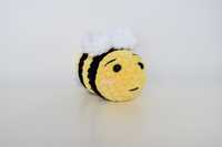 Pszczółka przytulanka pluszak na szydełku z włóczki