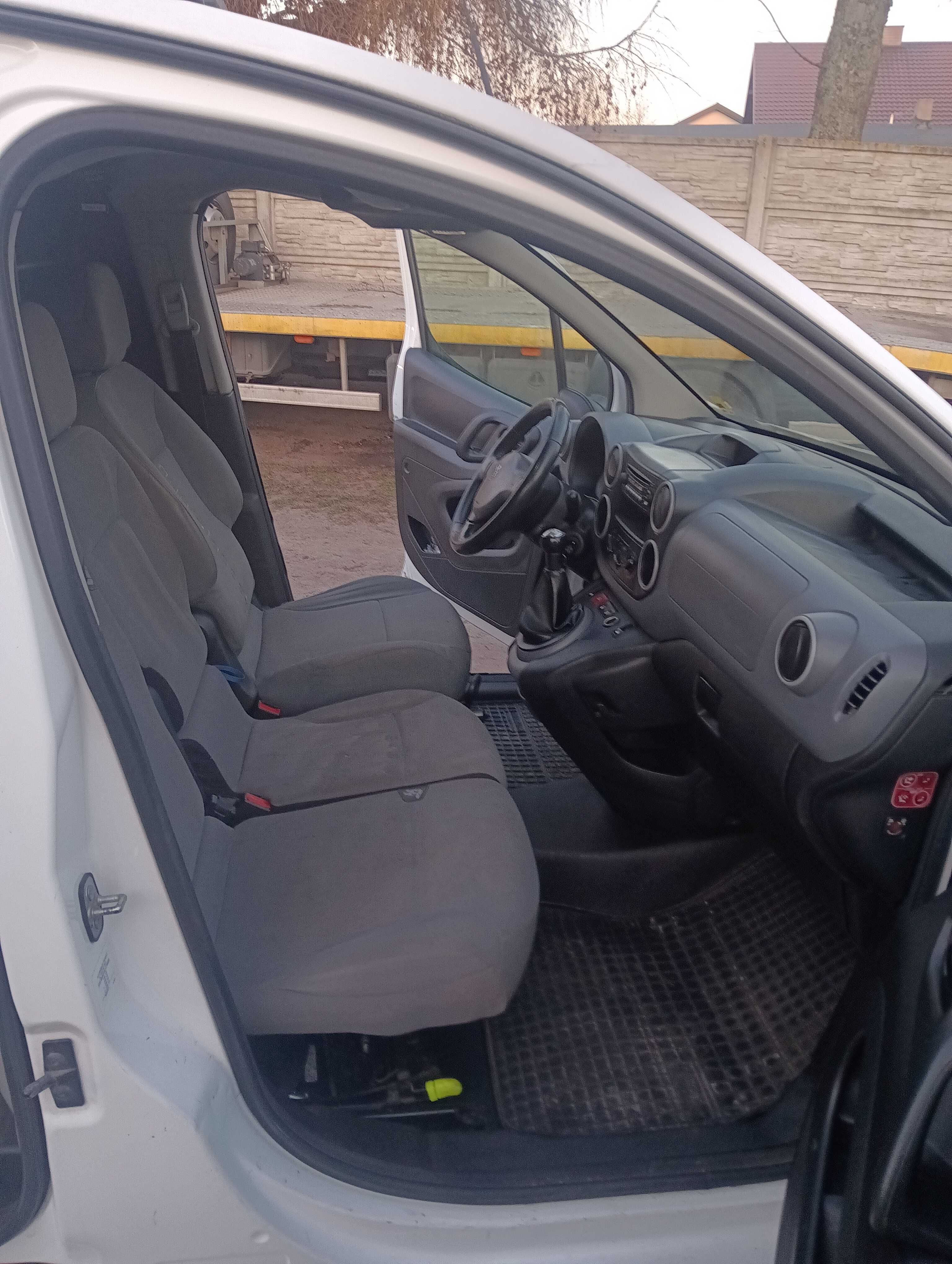 Peugeot Partner od 99 zł/5h wypożyczalnia busów samochodów dostawczych