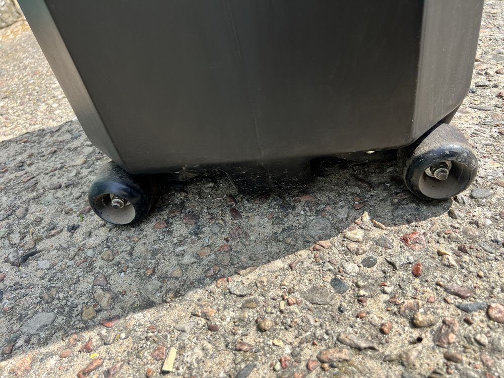 Sprzedam case tuba na kolkach
