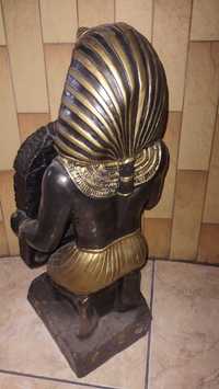 Faraon figura stojaca