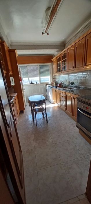 Quarto para alugar a estudante (Agua e luz incluido)