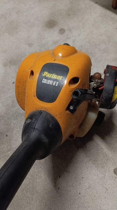 Podkaszarla spalinowa kosiarka do trawy