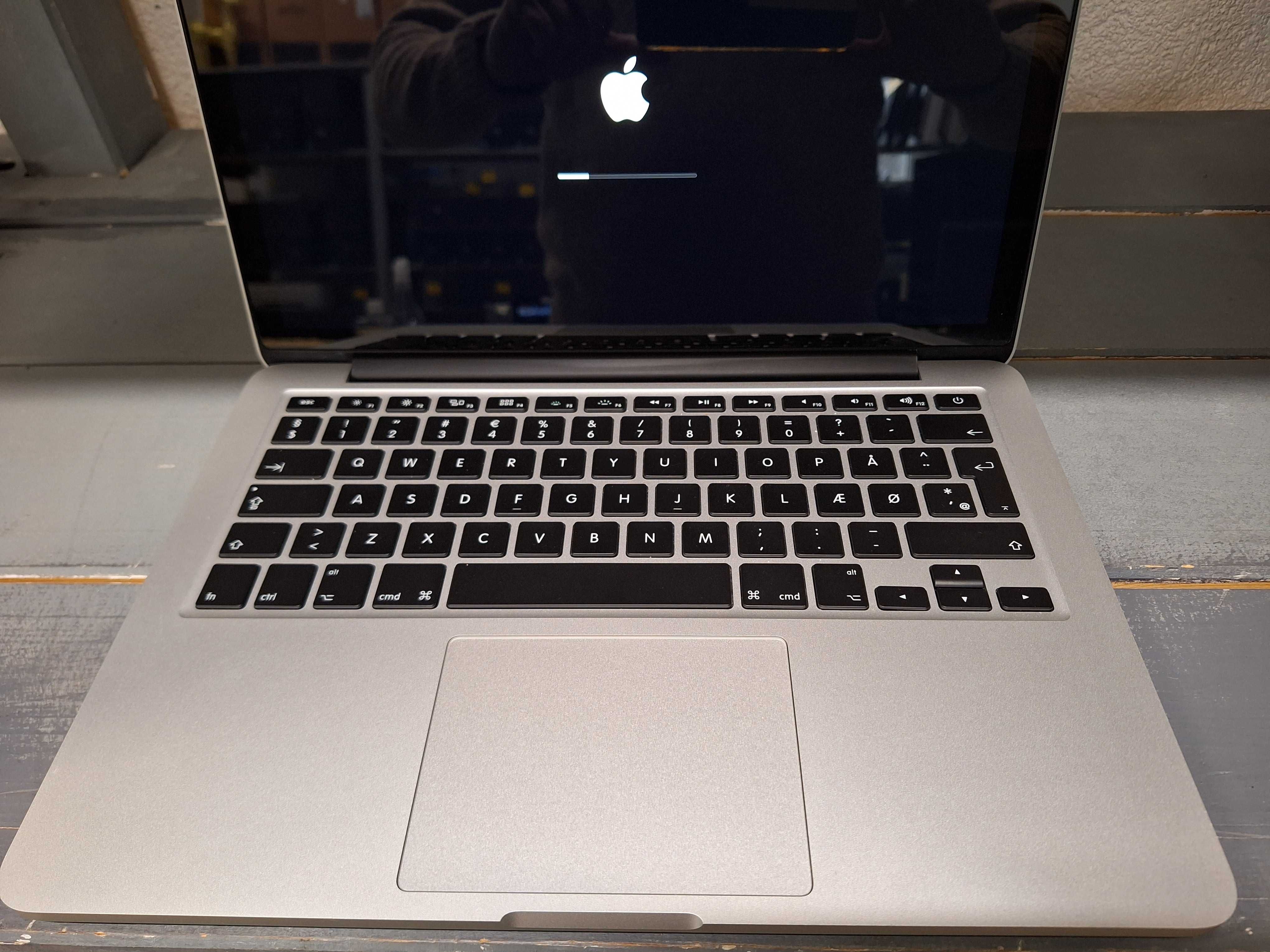 Apple Macbook pro 13 Retina 8GB RAM 256GB RAM i5