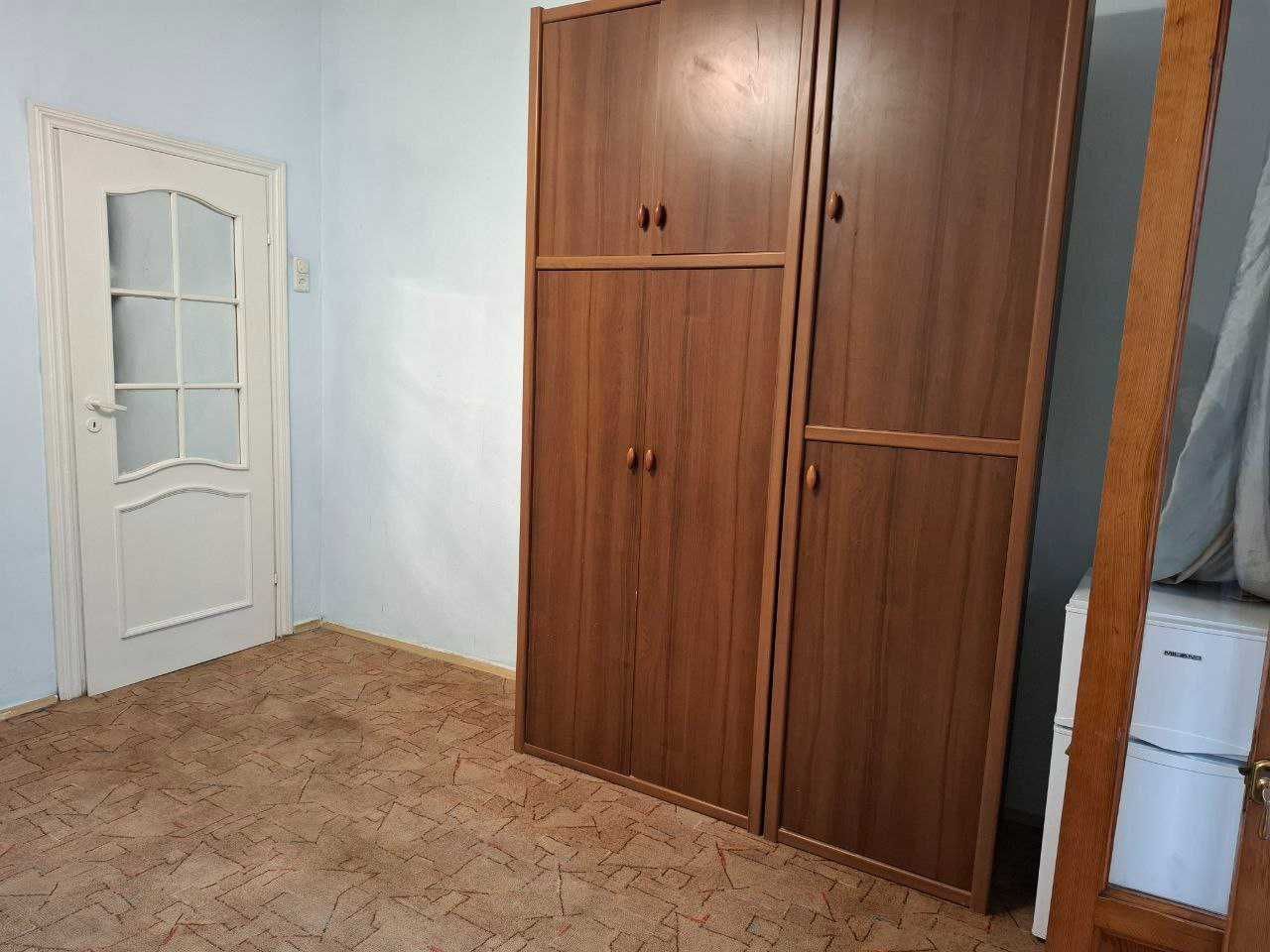 Здається затишна кімната з балконом. Центр. Золотоустівська. 6500 гр.