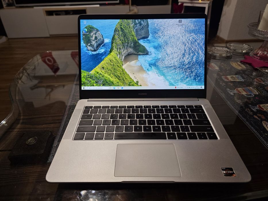 Huawei D14 Ryzen/8GB/240SSD