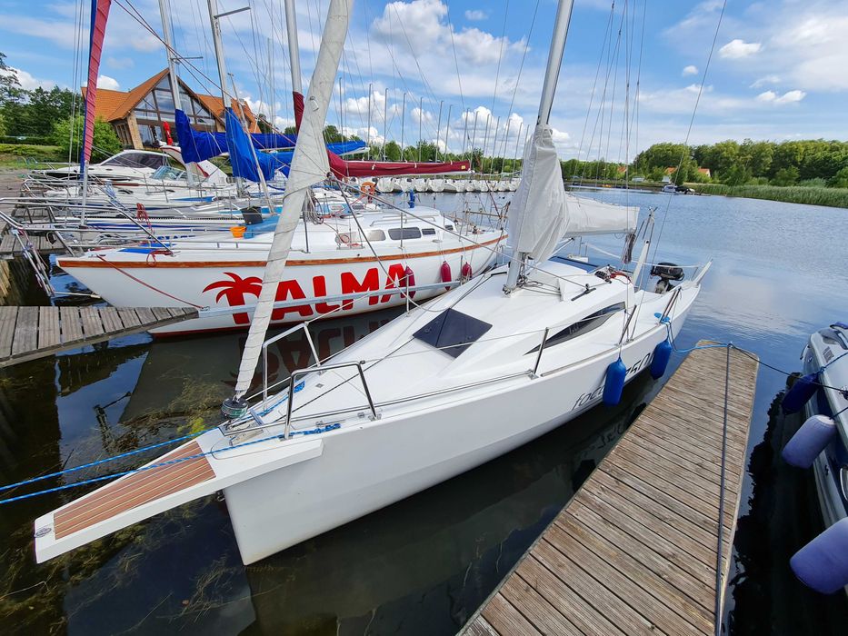 Sprzedam jacht żaglowy Focus 750