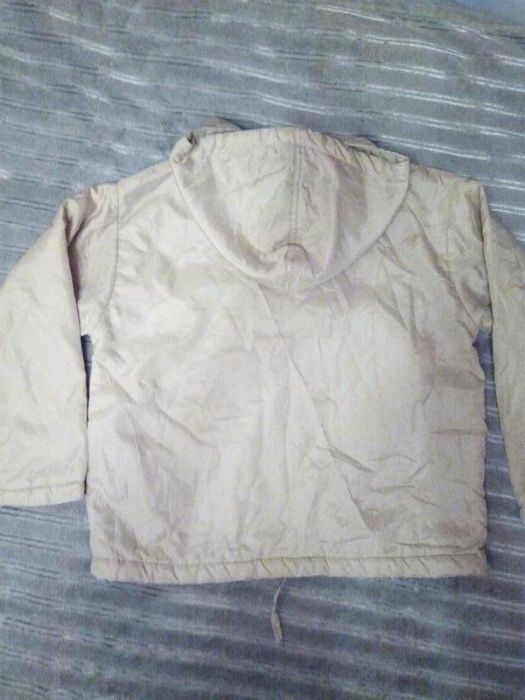 Демисезонная куртка, на 9-10 лет.