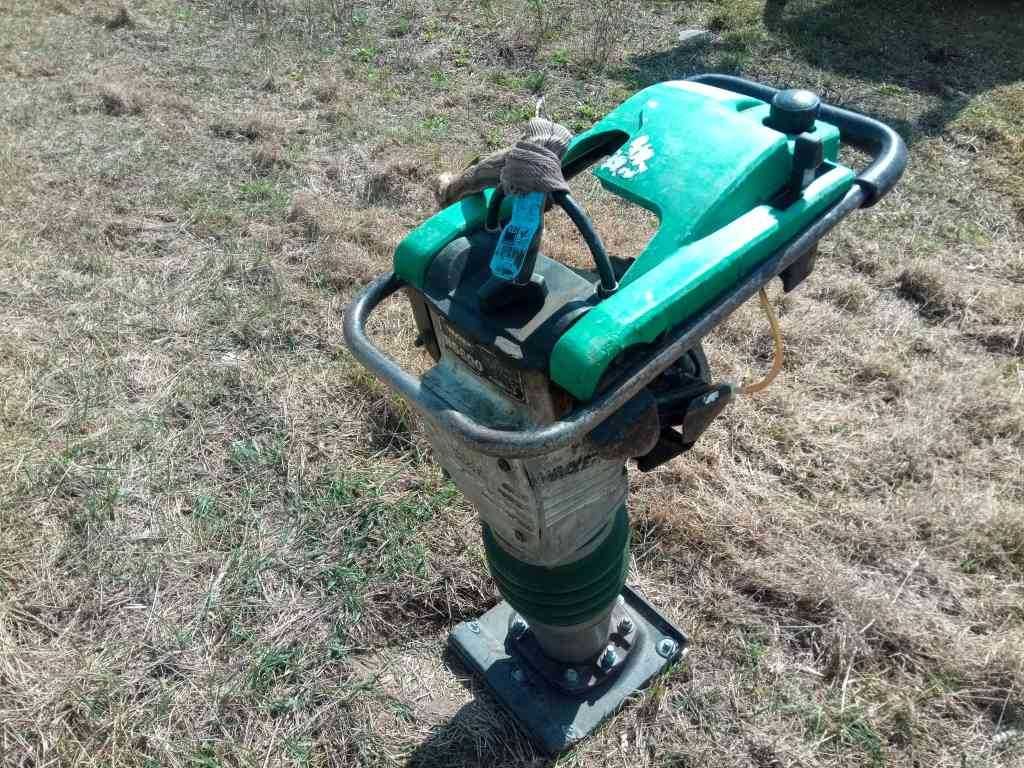 Wacker BS 600, stopa skoczek